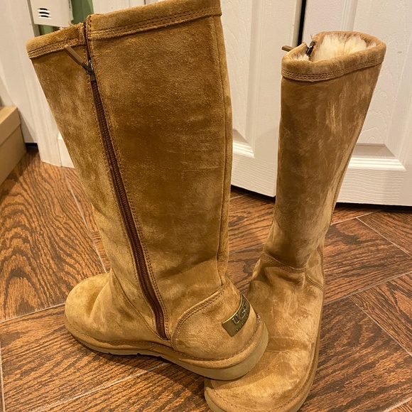 Ugg Tall zipper boot - Picture 1 of 3